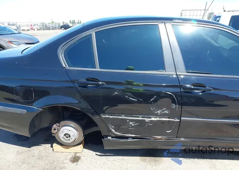 2002 BMW 325I z USA, uszkodzony, nr VIN WBAEV33452KL77466